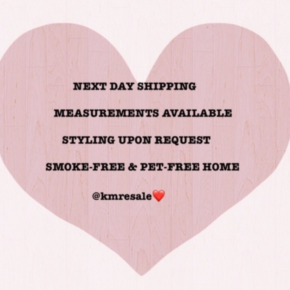 Adelyn Rae Parsley Short Romper Size Small - Picture 4 of 5